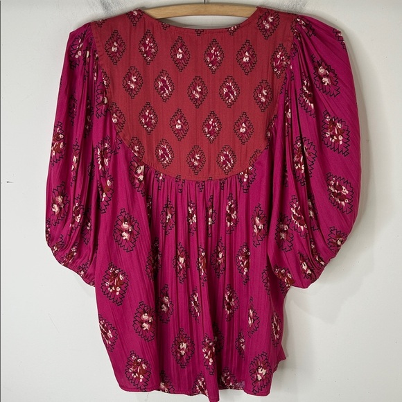 BY ANTHROPOLOGIE Pink Red Puff Sleeve Ikat Print Blouse Size Medium - Picture 3 of 15
